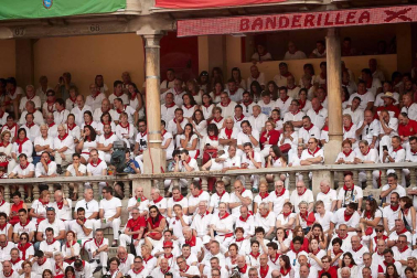Público asistente a la Plaza de Toros de Pamplona durante la cuarta corrida de la Feria del Toro 2018.