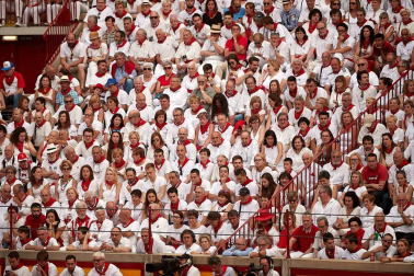 Público asistente a la Plaza de Toros de Pamplona durante la cuarta corrida de la Feria del Toro 2018.
