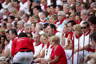 Público asistente a la Plaza de Toros de Pamplona durante la cuarta corrida de la Feria del Toro 2018.