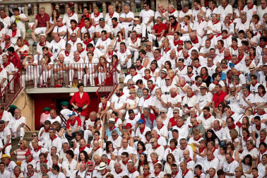 Público asistente a la Plaza de Toros de Pamplona durante la cuarta corrida de la Feria del Toro 2018.