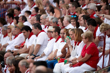 Público asistente a la Plaza de Toros de Pamplona durante la cuarta corrida de la Feria del Toro 2018.