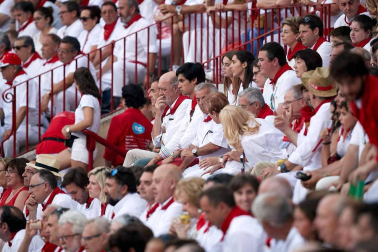 Público asistente a la Plaza de Toros de Pamplona durante la cuarta corrida de la Feria del Toro 2018.