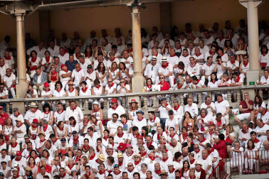 Público asistente a la Plaza de Toros de Pamplona durante la cuarta corrida de la Feria del Toro 2018.