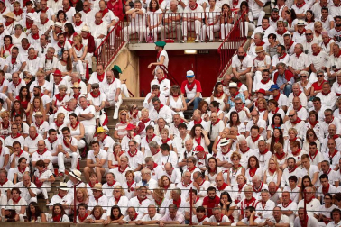 Público asistente a la Plaza de Toros de Pamplona durante la cuarta corrida de la Feria del Toro 2018.