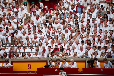Público asistente a la Plaza de Toros de Pamplona durante la cuarta corrida de la Feria del Toro 2018.