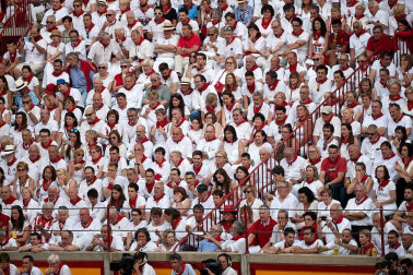 Público asistente a la Plaza de Toros de Pamplona durante la cuarta corrida de la Feria del Toro 2018.