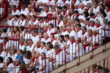 Público asistente a la Plaza de Toros de Pamplona durante la cuarta corrida de la Feria del Toro 2018.