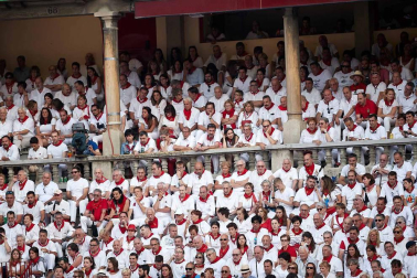 Público asistente a la Plaza de Toros de Pamplona durante la cuarta corrida de la Feria del Toro 2018.