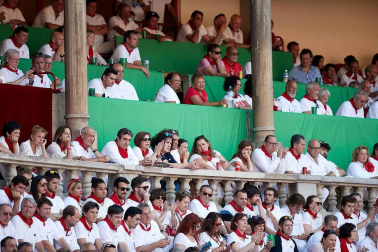 Público asistente a la Plaza de Toros de Pamplona durante la cuarta corrida de la Feria del Toro 2018.
