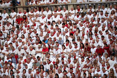 Público asistente a la Plaza de Toros de Pamplona durante la cuarta corrida de la Feria del Toro 2018.
