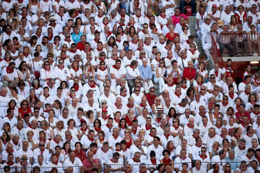 Público asistente a la Plaza de Toros de Pamplona durante la cuarta corrida de la Feria del Toro 2018.