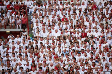Público asistente a la Plaza de Toros de Pamplona durante la cuarta corrida de la Feria del Toro 2018.