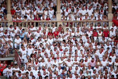 Público asistente a la Plaza de Toros de Pamplona durante la cuarta corrida de la Feria del Toro 2018.
