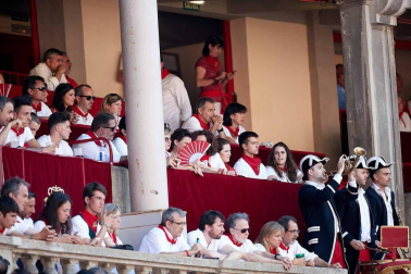 Público asistente a la Plaza de Toros de Pamplona durante la cuarta corrida de la Feria del Toro 2018.