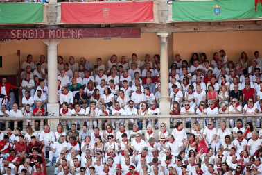 Público asistente a la Plaza de Toros de Pamplona durante la cuarta corrida de la Feria del Toro 2018.