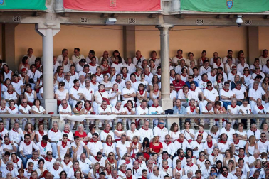 Público asistente a la Plaza de Toros de Pamplona durante la cuarta corrida de la Feria del Toro 2018.