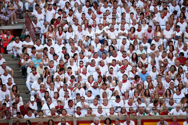 Público asistente a la Plaza de Toros de Pamplona durante la cuarta corrida de la Feria del Toro 2018.