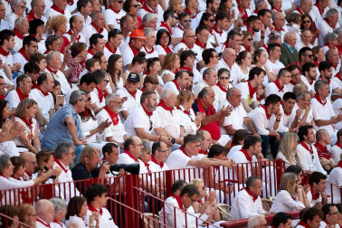 Público asistente a la Plaza de Toros de Pamplona durante la cuarta corrida de la Feria del Toro 2018.