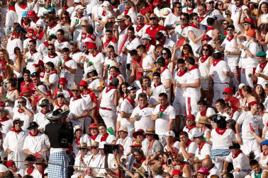Público asistente a la Plaza de Toros de Pamplona durante la cuarta corrida de la Feria del Toro 2018.