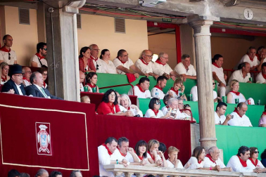 Público asistente a la Plaza de Toros de Pamplona durante la cuarta corrida de la Feria del Toro 2018.