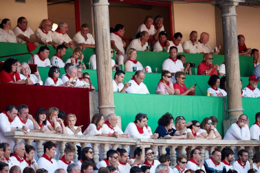 Público asistente a la Plaza de Toros de Pamplona durante la cuarta corrida de la Feria del Toro 2018.