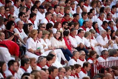 Público asistente a la Plaza de Toros de Pamplona durante la cuarta corrida de la Feria del Toro 2018.