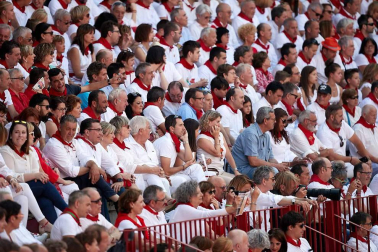 Público asistente a la Plaza de Toros de Pamplona durante la cuarta corrida de la Feria del Toro 2018.