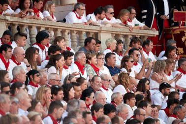 Público asistente a la Plaza de Toros de Pamplona durante la cuarta corrida de la Feria del Toro 2018.