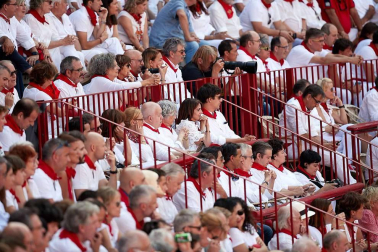 Público asistente a la Plaza de Toros de Pamplona durante la cuarta corrida de la Feria del Toro 2018.