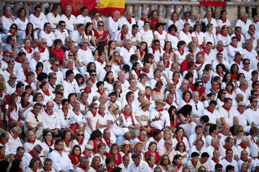 Público asistente a la Plaza de Toros de Pamplona durante la cuarta corrida de la Feria del Toro 2018.
