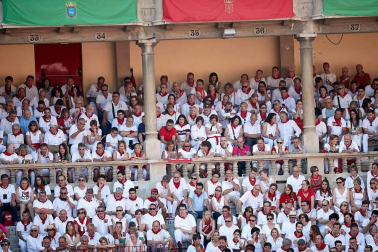 Público asistente a la Plaza de Toros de Pamplona durante la cuarta corrida de la Feria del Toro 2018.
