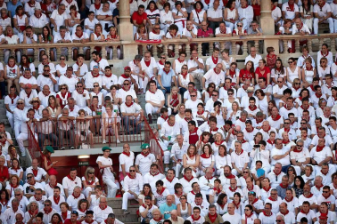 Público asistente a la Plaza de Toros de Pamplona durante la cuarta corrida de la Feria del Toro 2018.