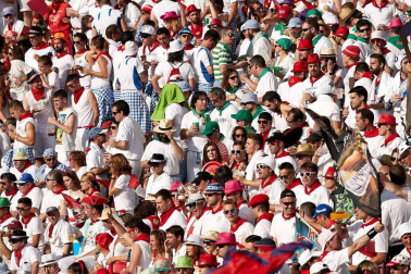 Público asistente a la Plaza de Toros de Pamplona durante la cuarta corrida de la Feria del Toro 2018.