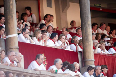 Público asistente a la Plaza de Toros de Pamplona durante la cuarta corrida de la Feria del Toro 2018.