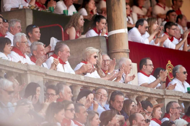 Público asistente a la Plaza de Toros de Pamplona durante la cuarta corrida de la Feria del Toro 2018.