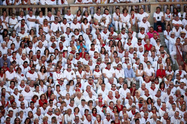 Público asistente a la Plaza de Toros de Pamplona durante la cuarta corrida de la Feria del Toro 2018.