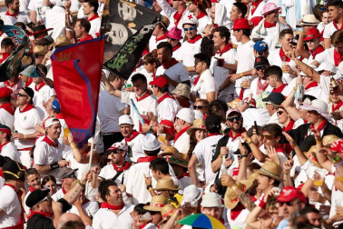 Público asistente a la Plaza de Toros de Pamplona durante la cuarta corrida de la Feria del Toro 2018.