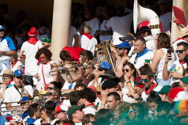 Público asistente a la Plaza de Toros de Pamplona durante la cuarta corrida de la Feria del Toro 2018.