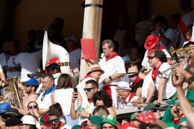 Público asistente a la Plaza de Toros de Pamplona durante la cuarta corrida de la Feria del Toro 2018.