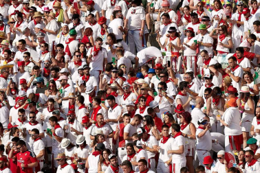 Público asistente a la Plaza de Toros de Pamplona durante la cuarta corrida de la Feria del Toro 2018.