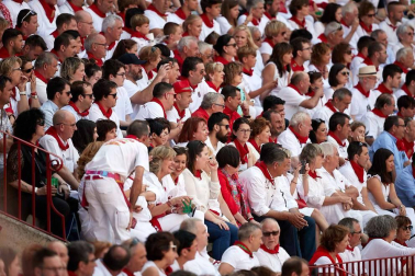 Público asistente a la Plaza de Toros de Pamplona durante la cuarta corrida de la Feria del Toro 2018.