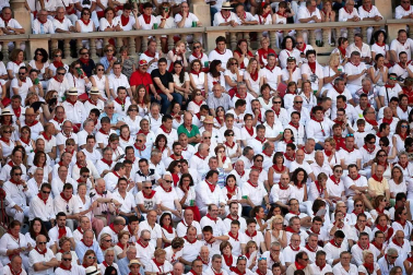 Público asistente a la Plaza de Toros de Pamplona durante la cuarta corrida de la Feria del Toro 2018.