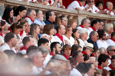 Público asistente a la Plaza de Toros de Pamplona durante la cuarta corrida de la Feria del Toro 2018.