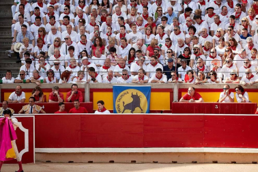 Público asistente a la Plaza de Toros de Pamplona durante la cuarta corrida de la Feria del Toro 2018.