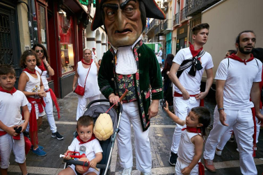 Salida de los gigantes y cabezudos de Pamplona, 10 de julio de San Fermín 2018