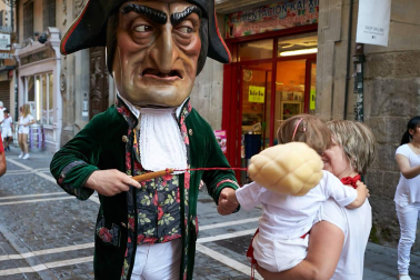 Salida de los gigantes y cabezudos de Pamplona, 10 de julio de San Fermín 2018