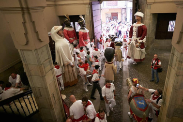 Salida de los gigantes y cabezudos de Pamplona, 10 de julio de San Fermín 2018