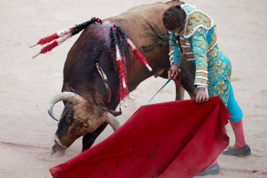 Faena de los toros de la ganadería de Núñez del Cuvillo para los diestros Antonio Ferrera, Roca Rey y Ginés Marín