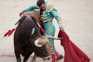 Faena de los toros de la ganadería de Núñez del Cuvillo para los diestros Antonio Ferrera, Roca Rey y Ginés Marín