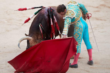 Faena de los toros de la ganadería de Núñez del Cuvillo para los diestros Antonio Ferrera, Roca Rey y Ginés Marín